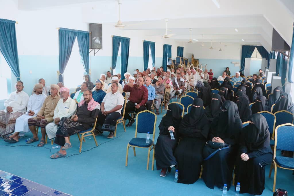 مدير عام سيئون يرأس لقاءً موسعا لمناقشة الوضع الحالي الذي تمر به العملية التربوية نتيجة الإضرابات المستمرة مدير عام سيئون يرأس لقاءً موسعا لمناقشة الوضع الحالي الذي تمر به العملية التربوية نتيجة الإضرابات المستمرة