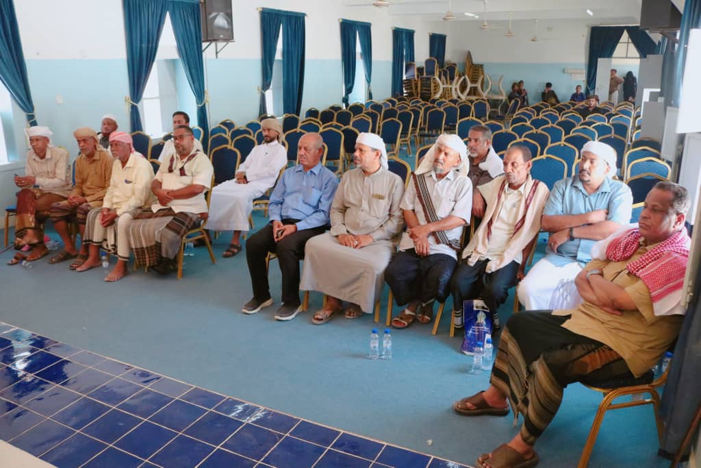 مدير عام سيئون يناقش الدور الهام لعقال أحياء مديرية سيئون في ترسيخ الأمن والإستقرار والحفاظ على التكافل الإجتماعي. مدير عام سيئون يناقش الدور الهام لعقال أحياء مديرية سيئون في ترسيخ الأمن والإستقرار والحفاظ على التكافل الإجتماعي.