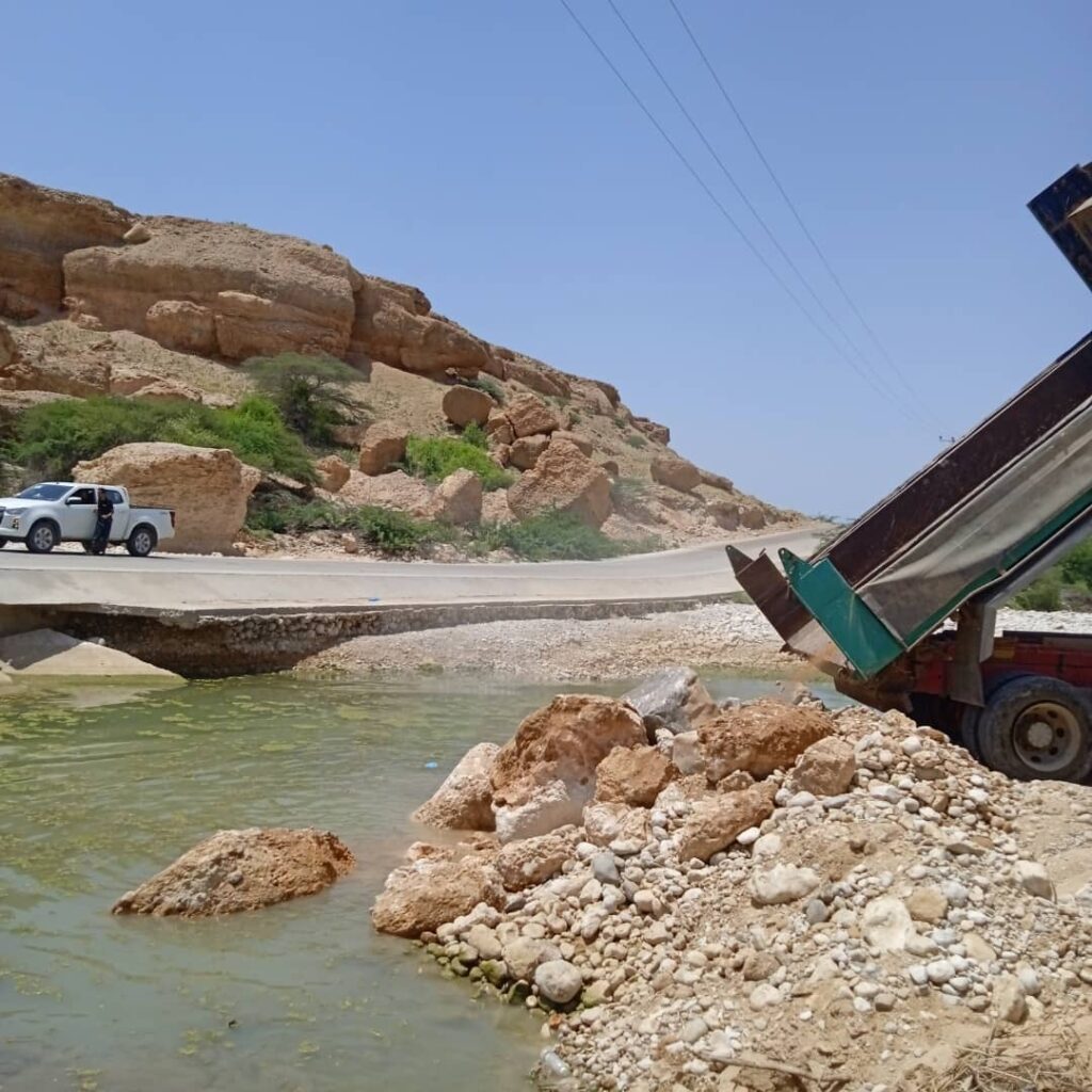 مدير عام مديرية الريدة وقصيعر يدشن العمل بمشروع اصلاح جسر معبر مدير عام مديرية الريدة وقصيعر يدشن العمل بمشروع اصلاح جسر معبر