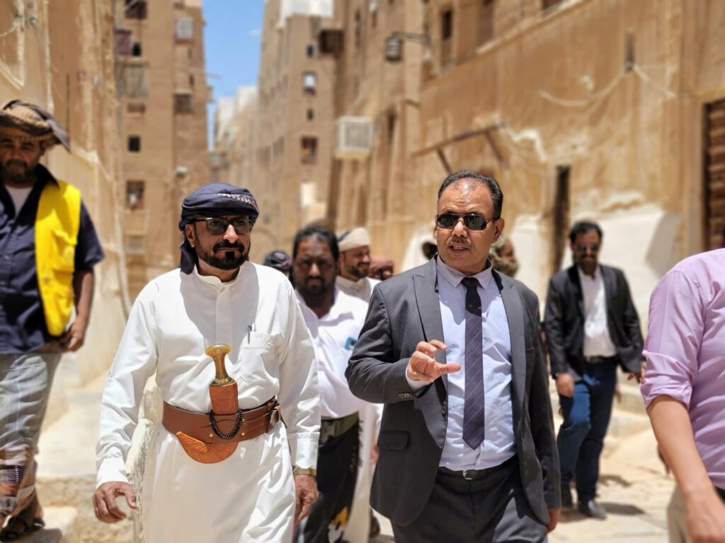 مدير عام شبام يستقبل وكيل المحافظة ووفد الأمم المتحدة UNDP في جولة سياحية لمدينة شبام التاريخية "صور" مدير عام شبام يستقبل وكيل المحافظة ووفد الأمم المتحدة UNDP في جولة سياحية لمدينة شبام التاريخية "صور"