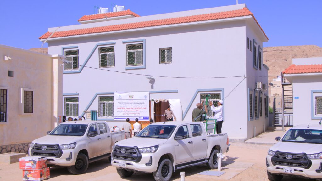 بتمويل من البنك الدولي وتنفيذ منظمة الأغذية والزراعة للأمم المتحدة .. الوكيل العامري يفتتح مركز مكافحة الجراد الصحراوي بسيئون بتمويل من البنك الدولي وتنفيذ منظمة الأغذية والزراعة للأمم المتحدة .. الوكيل العامري يفتتح مركز مكافحة الجراد الصحراوي بسيئون