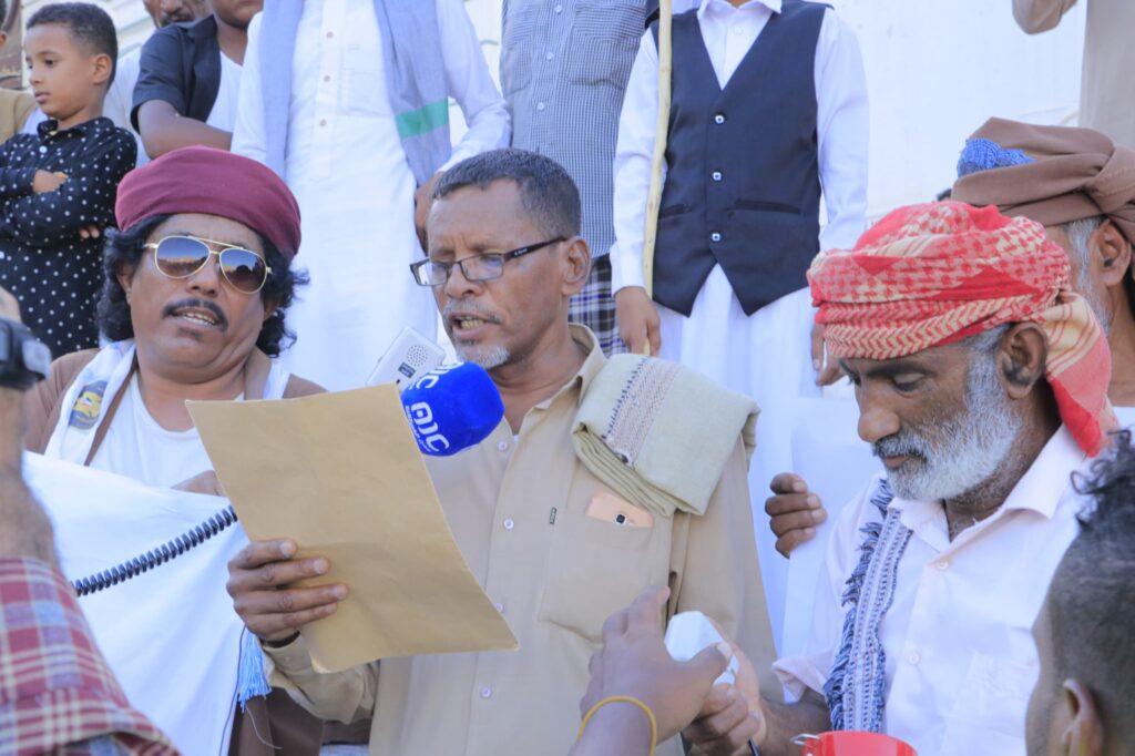 "شباب الغضب " ينظم مسيرة سلمية تنادي بحقوق المواطن والمعلم "شاهد الصور" "شباب الغضب " ينظم مسيرة سلمية تنادي بحقوق المواطن والمعلم "شاهد الصور"