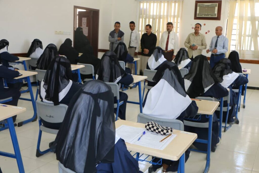 العمودي يزور مدارس بن محفوظ الأهلية بالهجرين لتفقد الإختبارات النهائية العمودي يزور مدارس بن محفوظ الأهلية بالهجرين لتفقد الإختبارات النهائية