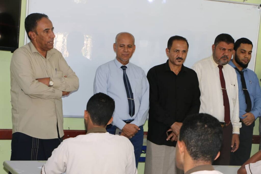 العمودي يزور مدارس بن محفوظ الأهلية بالهجرين لتفقد الإختبارات النهائية العمودي يزور مدارس بن محفوظ الأهلية بالهجرين لتفقد الإختبارات النهائية