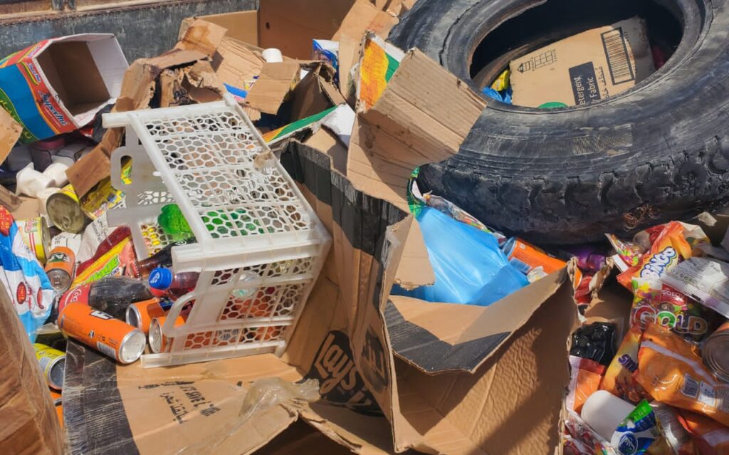 مكتب الأشغال العامة بالشحر يتلف كميات من المواد الغذائية والاستهلاكية مكتب الأشغال العامة بالشحر يتلف كميات من المواد الغذائية والاستهلاكية