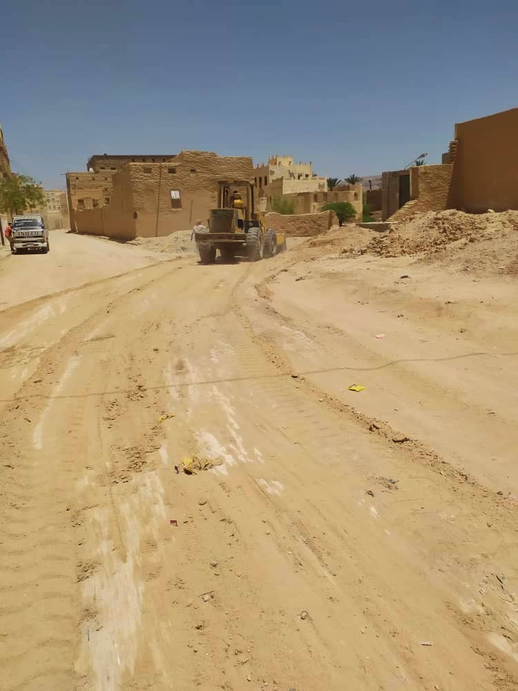 بتوجيهات مدير عام شبام تدشين العمل بإزالة مخلفات الأمطار والسيول بتوجيهات مدير عام شبام تدشين العمل بإزالة مخلفات الأمطار والسيول