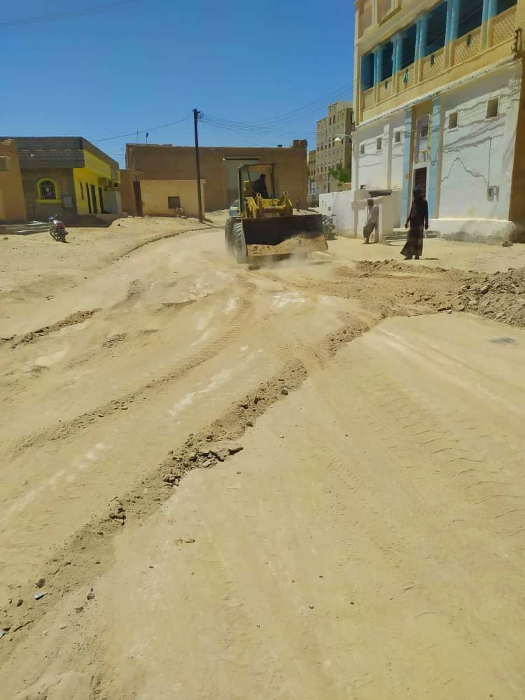 بتوجيهات مدير عام شبام تدشين العمل بإزالة مخلفات الأمطار والسيول بتوجيهات مدير عام شبام تدشين العمل بإزالة مخلفات الأمطار والسيول