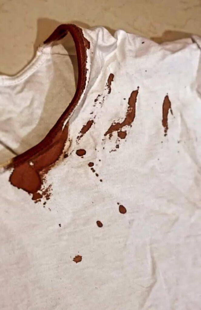 "قطاع طرق" يقومون بنهب مسافرين في صحراء العبر بحضرموت اثناء عودتهم من المملكة العربية السعودية "قطاع طرق" يقومون بنهب مسافرين في صحراء العبر بحضرموت اثناء عودتهم من المملكة العربية السعودية