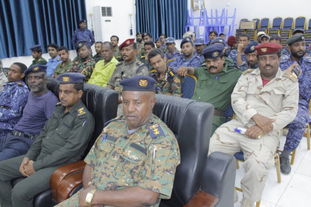 مكتب مؤتمر حضرموت الجامع بالشحر يدشن دورة في الأمن والسلامة وإدارة الكوارث بحضور قيادة السلطة المحلية والأمن مكتب مؤتمر حضرموت الجامع بالشحر يدشن دورة في الأمن والسلامة وإدارة الكوارث بحضور قيادة السلطة المحلية والأمن