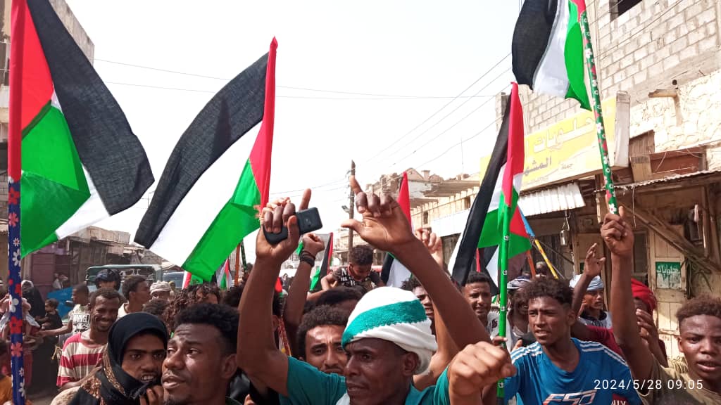 الحراك الثوري الجنوبي في عاصمة محافظة لحج الحوطة ينظم تظاهرة حاشدة تنديدًا بتدهور الخدمات وتضامنًا مع الفلسطينيين في غزة "شاهد الصور" الحراك الثوري الجنوبي في عاصمة محافظة لحج الحوطة ينظم تظاهرة حاشدة تنديدًا بتدهور الخدمات وتضامنًا مع الفلسطينيين في غزة "شاهد الصور"