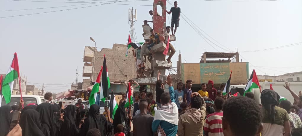الحراك الثوري الجنوبي في عاصمة محافظة لحج الحوطة ينظم تظاهرة حاشدة تنديدًا بتدهور الخدمات وتضامنًا مع الفلسطينيين في غزة "شاهد الصور" الحراك الثوري الجنوبي في عاصمة محافظة لحج الحوطة ينظم تظاهرة حاشدة تنديدًا بتدهور الخدمات وتضامنًا مع الفلسطينيين في غزة "شاهد الصور"