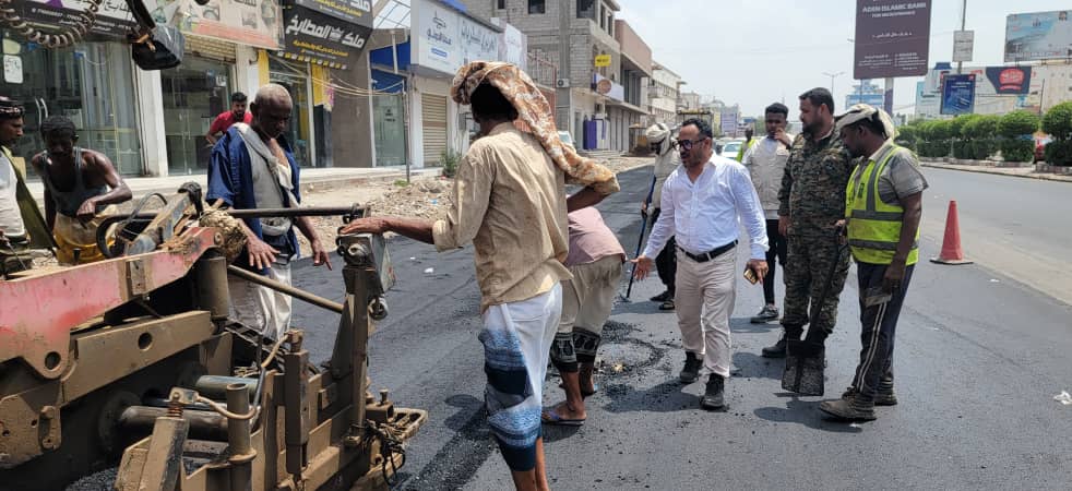 "العبادي" يتفقد الأعمال النهائية بمشروع تحسين الحركة المرورية بدوار كالتكس في منصورة عدن "العبادي" يتفقد الأعمال النهائية بمشروع تحسين الحركة المرورية بدوار كالتكس في منصورة عدن
