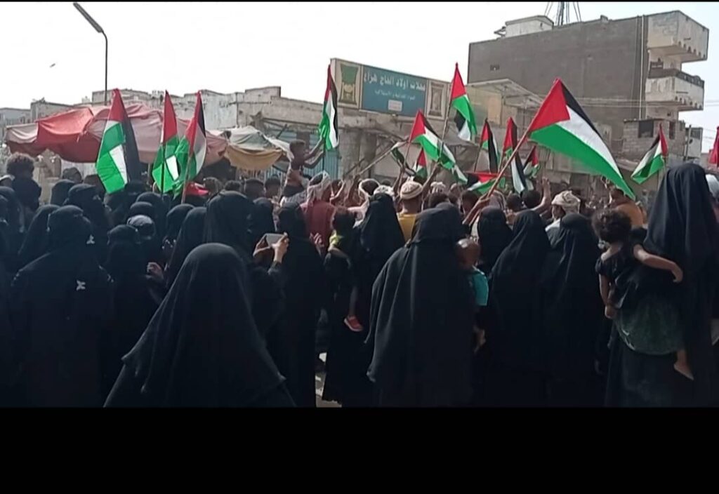الحراك الثوري الجنوبي في عاصمة محافظة لحج الحوطة ينظم تظاهرة حاشدة تنديدًا بتدهور الخدمات وتضامنًا مع الفلسطينيين في غزة "شاهد الصور" الحراك الثوري الجنوبي في عاصمة محافظة لحج الحوطة ينظم تظاهرة حاشدة تنديدًا بتدهور الخدمات وتضامنًا مع الفلسطينيين في غزة "شاهد الصور"