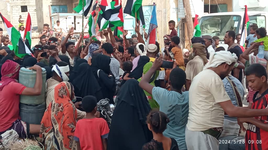 الحراك الثوري الجنوبي في عاصمة محافظة لحج الحوطة ينظم تظاهرة حاشدة تنديدًا بتدهور الخدمات وتضامنًا مع الفلسطينيين في غزة "شاهد الصور" الحراك الثوري الجنوبي في عاصمة محافظة لحج الحوطة ينظم تظاهرة حاشدة تنديدًا بتدهور الخدمات وتضامنًا مع الفلسطينيين في غزة "شاهد الصور"