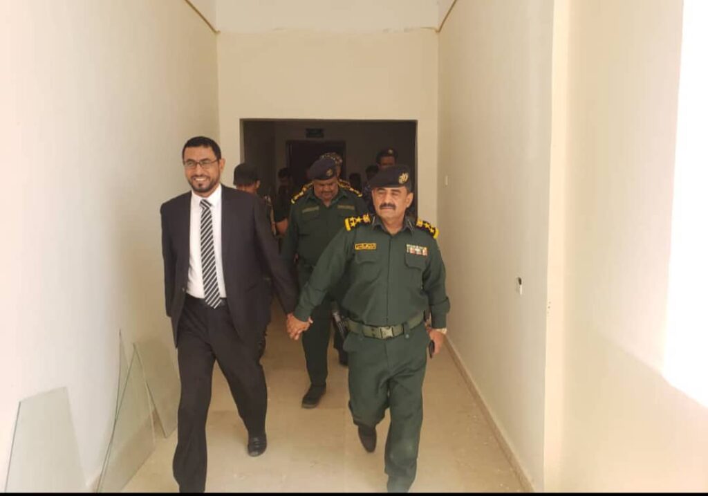 الوكيل لمروق، والعميد النسي" يفتتحان الإدارة العامة لشرطة محافظة شبوة، بعد إعادة تأهيلها وتأثيثها بدعم الأشقاء في دولة الإمارات العربية المتحدة . الوكيل لمروق، والعميد النسي" يفتتحان الإدارة العامة لشرطة محافظة شبوة، بعد إعادة تأهيلها وتأثيثها بدعم الأشقاء في دولة الإمارات العربية المتحدة .