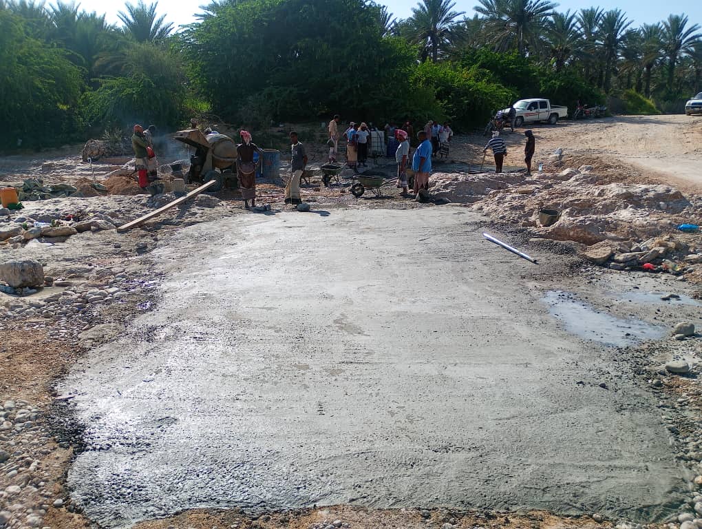 مؤسسة المعالي الخيرية التنموية بمديرية غيل بن يمين تنفذ مشروع رشن وصب طريق الوادي الرابط بين منطقة السيلة ومناطق مدينة غيل بن يمين الأخرى مؤسسة المعالي الخيرية التنموية بمديرية غيل بن يمين تنفذ مشروع رشن وصب طريق الوادي الرابط بين منطقة السيلة ومناطق مدينة غيل بن يمين الأخرى