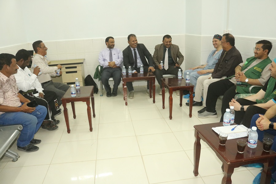 يقيمه مركز الملك سلمان للإغاثة والاعمال الانسانية .. الوكيل العامري يطلع على سير عمل مخيّم المشروع الطبي التطوعي لجراحة المفاصل ومضاعفات الكسور بهيئة مستشفى سيئون يقيمه مركز الملك سلمان للإغاثة والاعمال الانسانية .. الوكيل العامري يطلع على سير عمل مخيّم المشروع الطبي التطوعي لجراحة المفاصل ومضاعفات الكسور بهيئة مستشفى سيئون