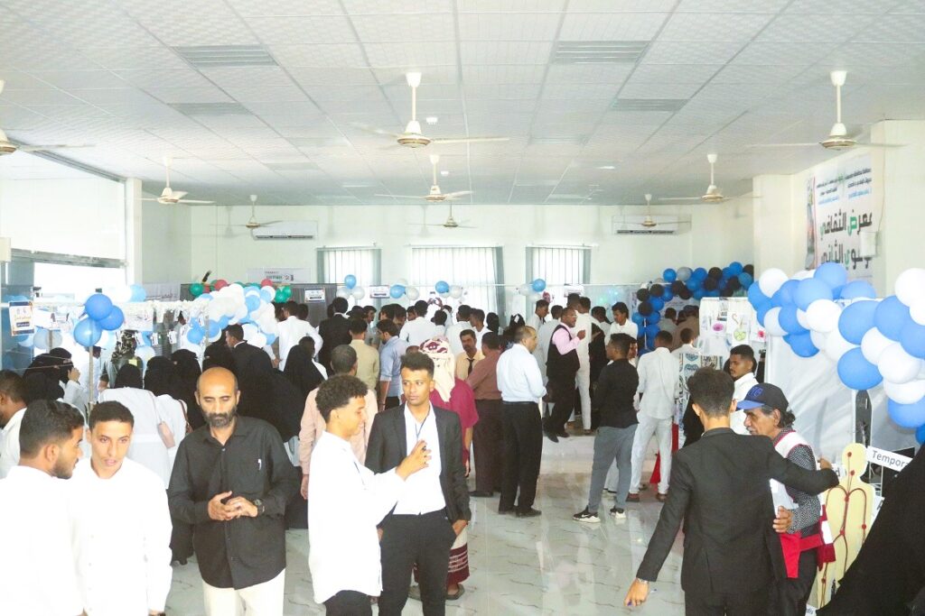 الوكيل العامري يدشن فعاليات المعرض الثقافي التوعوي الثاني ويفتتح عدد من المشاريع بمعهد الدكتور أمين ناشر العالي للعلوم الصحية بسيئون الوكيل العامري يدشن فعاليات المعرض الثقافي التوعوي الثاني ويفتتح عدد من المشاريع بمعهد الدكتور أمين ناشر العالي للعلوم الصحية بسيئون