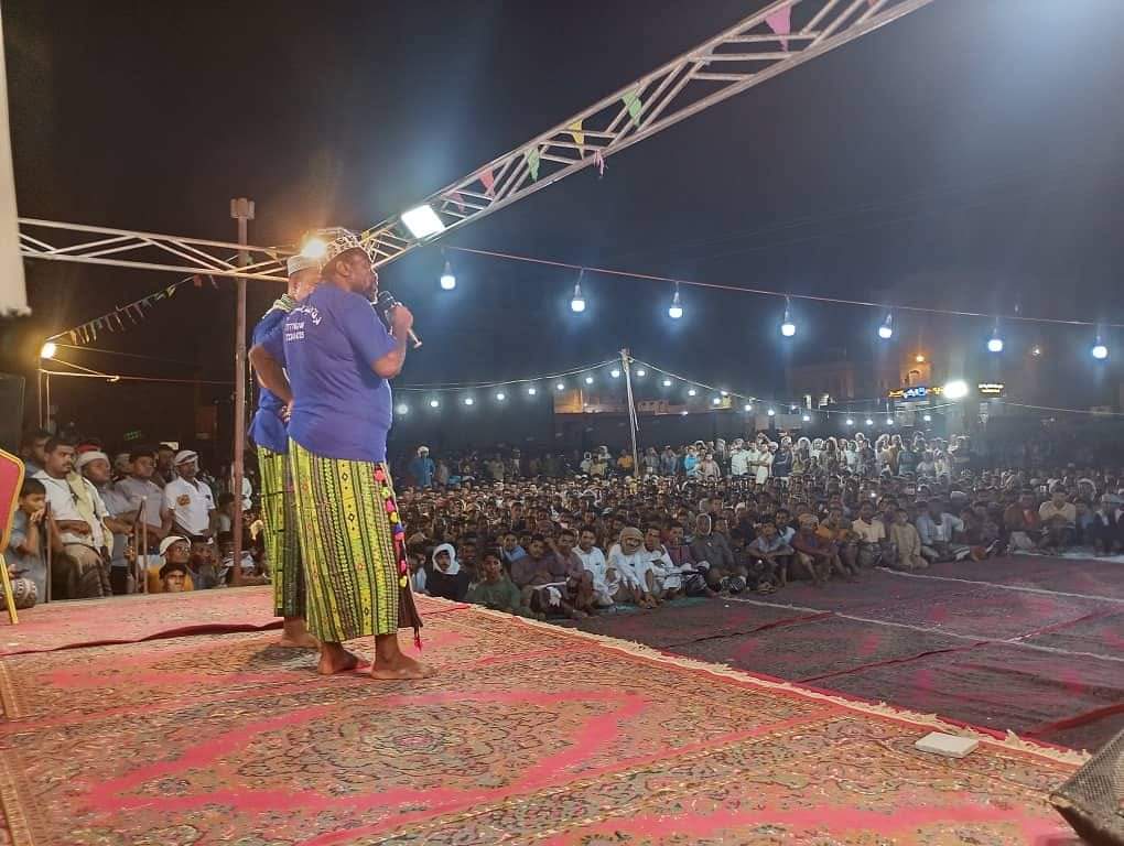 العيد في العقاد .. مظاهر للفرح والبهجة تتواصل في الحفل المسائي بمشاركة فرقة البندر الكوميدية ، وجوائز كبرى يحظى بها الحاضرون . العيد في العقاد .. مظاهر للفرح والبهجة تتواصل في الحفل المسائي بمشاركة فرقة البندر الكوميدية ، وجوائز كبرى يحظى بها الحاضرون .