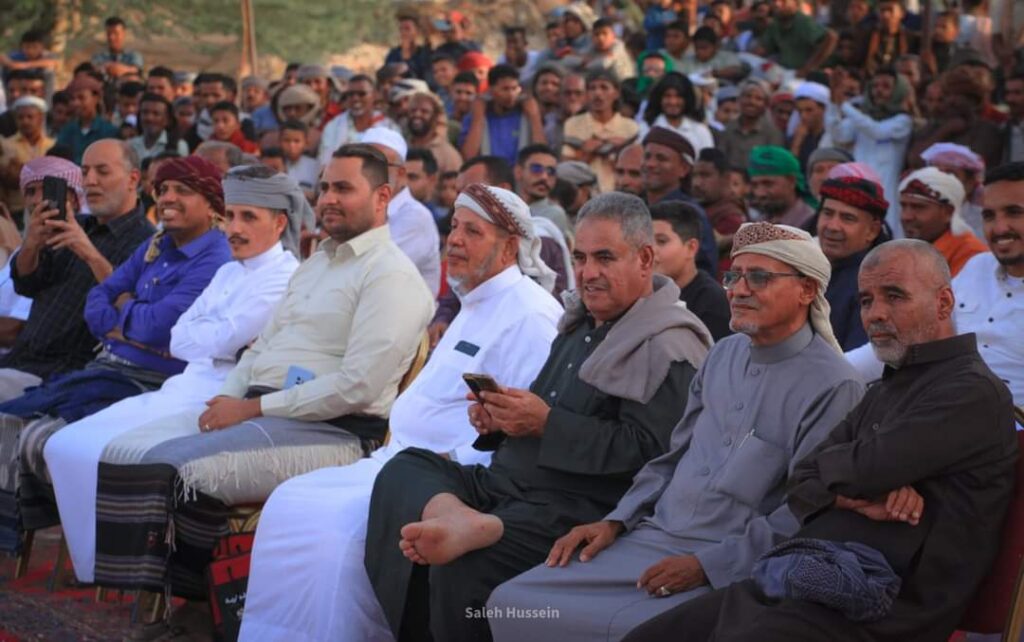العيد في العقاد .. مظاهر للفرح والبهجة تتواصل في الحفل المسائي بمشاركة فرقة البندر الكوميدية ، وجوائز كبرى يحظى بها الحاضرون . العيد في العقاد .. مظاهر للفرح والبهجة تتواصل في الحفل المسائي بمشاركة فرقة البندر الكوميدية ، وجوائز كبرى يحظى بها الحاضرون .