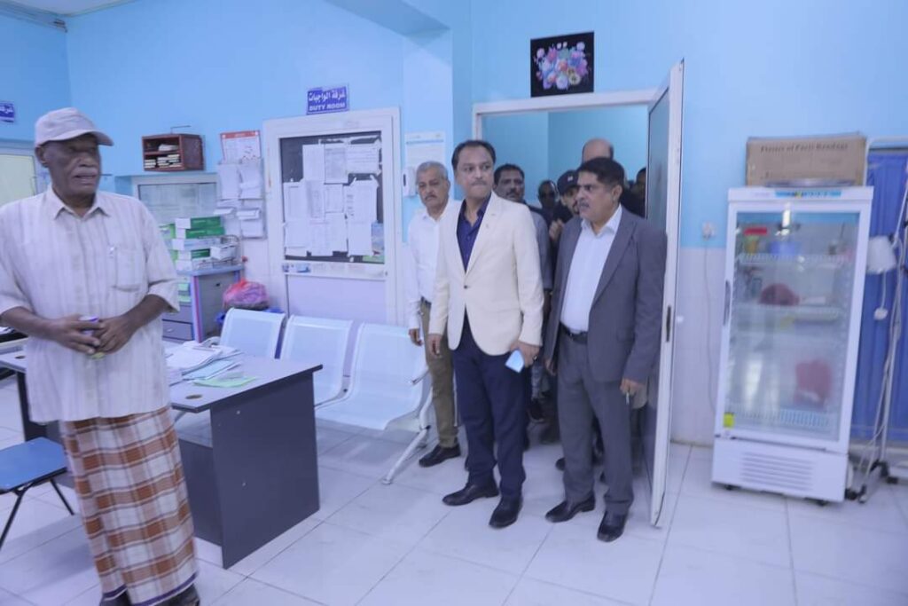 باعوم والمحمدي يشددان على ضرورة الأهتمام بهيئة مستشفى ابن سيناء العام بمدينة المكلا باعوم والمحمدي يشددان على ضرورة الأهتمام بهيئة مستشفى ابن سيناء العام بمدينة المكلا