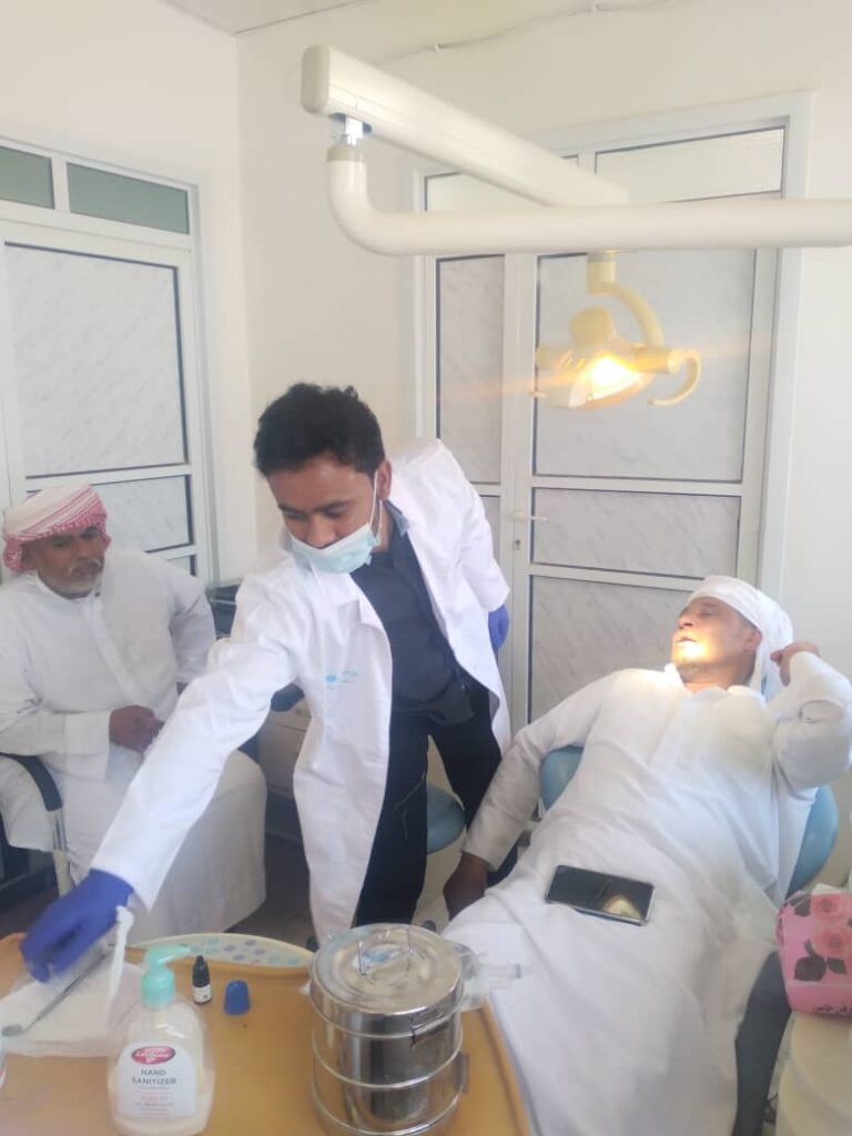 مدير عام مديرية رماه يزور مستشفى رماه الريفي ويفتتح عيادة الأسنان مدير عام مديرية رماه يزور مستشفى رماه الريفي ويفتتح عيادة الأسنان