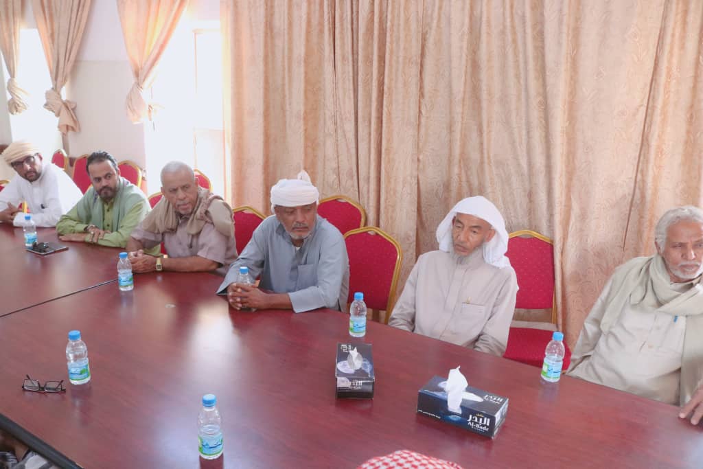 مدير عام سيئون يناقش الصعوبات التي تعترض مشروع المياه الأهلية بمنطقة تاربة مديرية سيئون مدير عام سيئون يناقش الصعوبات التي تعترض مشروع المياه الأهلية بمنطقة تاربة مديرية سيئون