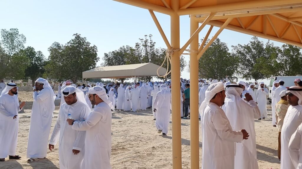 تشييع جثمان الفقيد رجل الخير أحمد بن هادي الحامد بدولة الإمارات تشييع جثمان الفقيد رجل الخير أحمد بن هادي الحامد بدولة الإمارات