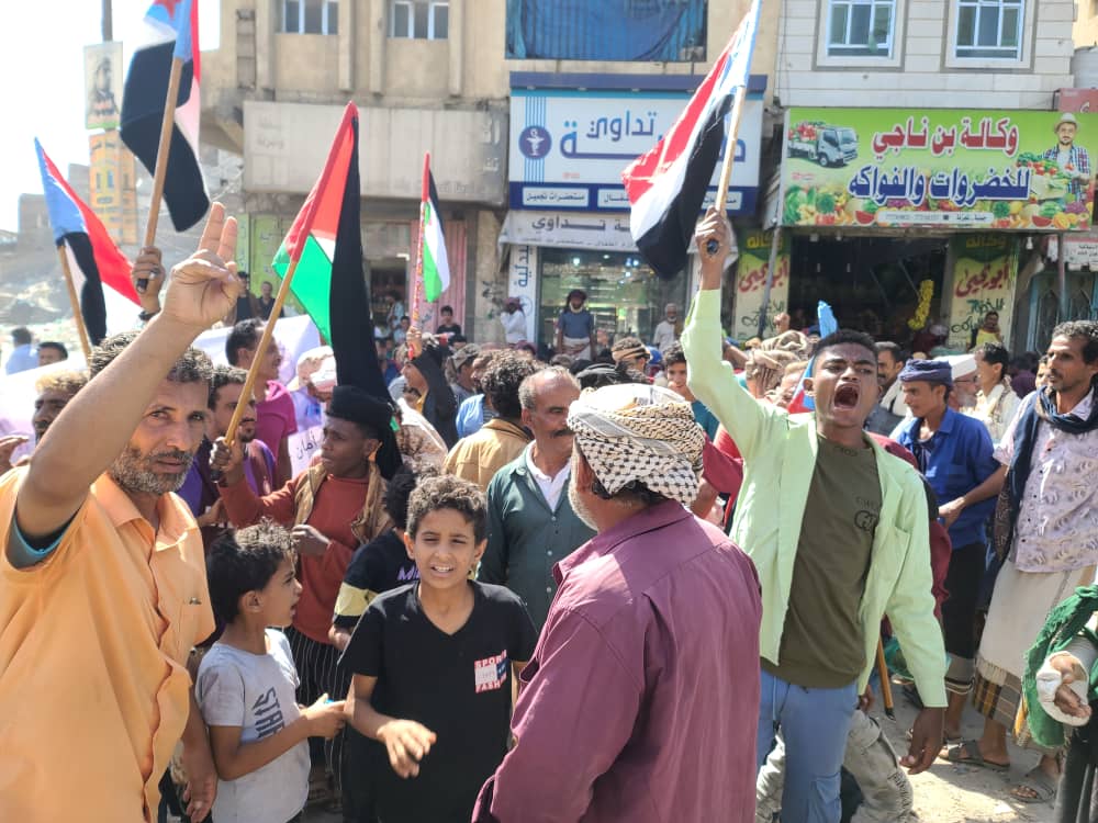 شاهد بالصور ..الحراك الثوري بمحافظة الضالع ينظم تظاهرة شعبية تنديدا بتدهور الأوضاع المعيشية والخدماتية وإنهيار العملة والمطالبة بالإفراج عن المعتقلين شاهد بالصور ..الحراك الثوري بمحافظة الضالع ينظم تظاهرة شعبية تنديدا بتدهور الأوضاع المعيشية والخدماتية وإنهيار العملة والمطالبة بالإفراج عن المعتقلين