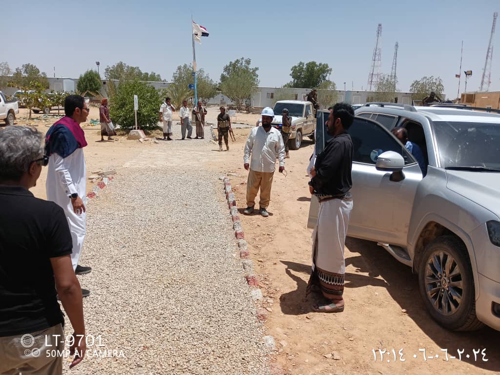 وكيل محافظة حضرموت لشئون مديريات الوادي والصحراء يقوم بزيارة خاصة لقطاع 10 النفطي ويلتقي ادارة شركة المقاولين الحضارم وكيل محافظة حضرموت لشئون مديريات الوادي والصحراء يقوم بزيارة خاصة لقطاع 10 النفطي ويلتقي ادارة شركة المقاولين الحضارم