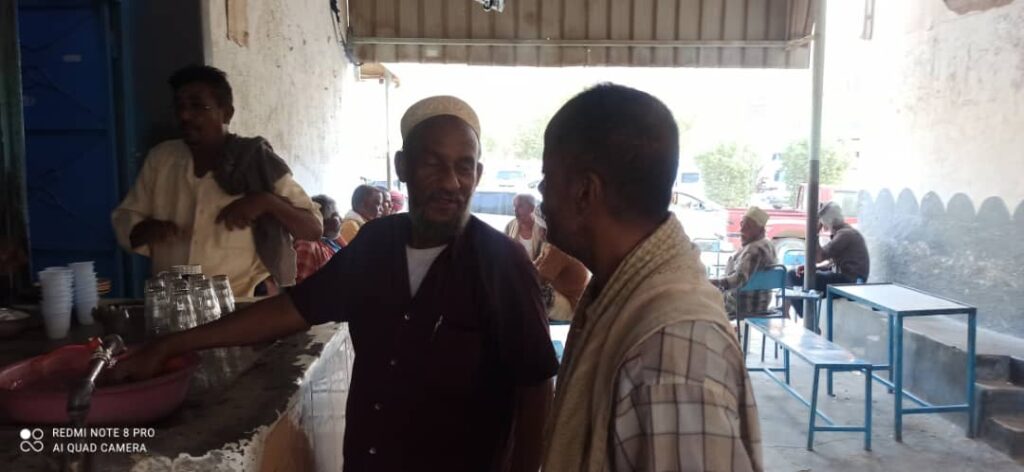 مقهى القحوم شهاده على تاريخ مدينة القطن وعلى المسؤولين والشخصيات الذين تناولوا الشاهي في هذا المقهى العريق مقهى القحوم شهاده على تاريخ مدينة القطن وعلى المسؤولين والشخصيات الذين تناولوا الشاهي في هذا المقهى العريق