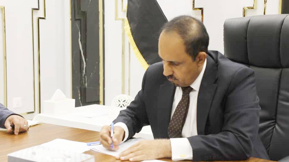 محافظ حضرموت يرعى مراسم التوقيع على مذكرةٍ للنهوض بقطاع الكتاب والمكتبات محافظ حضرموت يرعى مراسم التوقيع على مذكرةٍ للنهوض بقطاع الكتاب والمكتبات