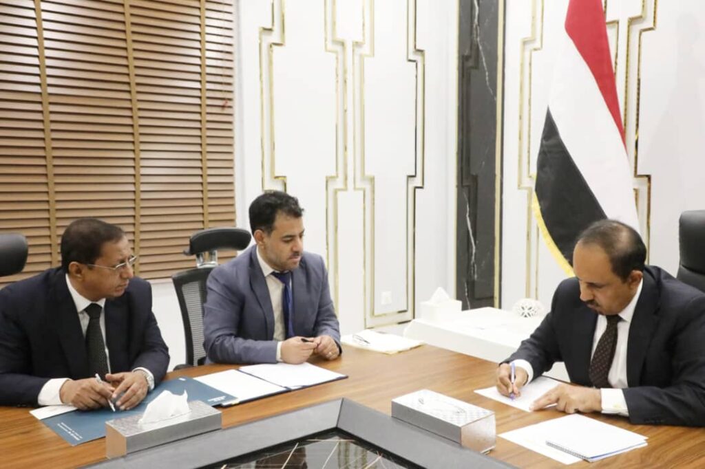 محافظ حضرموت يرعى مراسم التوقيع على مذكرةٍ للنهوض بقطاع الكتاب والمكتبات محافظ حضرموت يرعى مراسم التوقيع على مذكرةٍ للنهوض بقطاع الكتاب والمكتبات