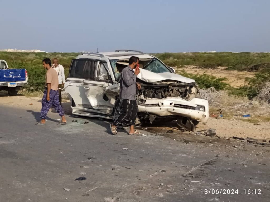 "شاهد بالصور" .. حادث مروري مروع يودي بحياة شخصين واصابة 7 اخرين في مديرية الريدة وقصيعر بحضرموت "شاهد بالصور" .. حادث مروري مروع يودي بحياة شخصين واصابة 7 اخرين في مديرية الريدة وقصيعر بحضرموت