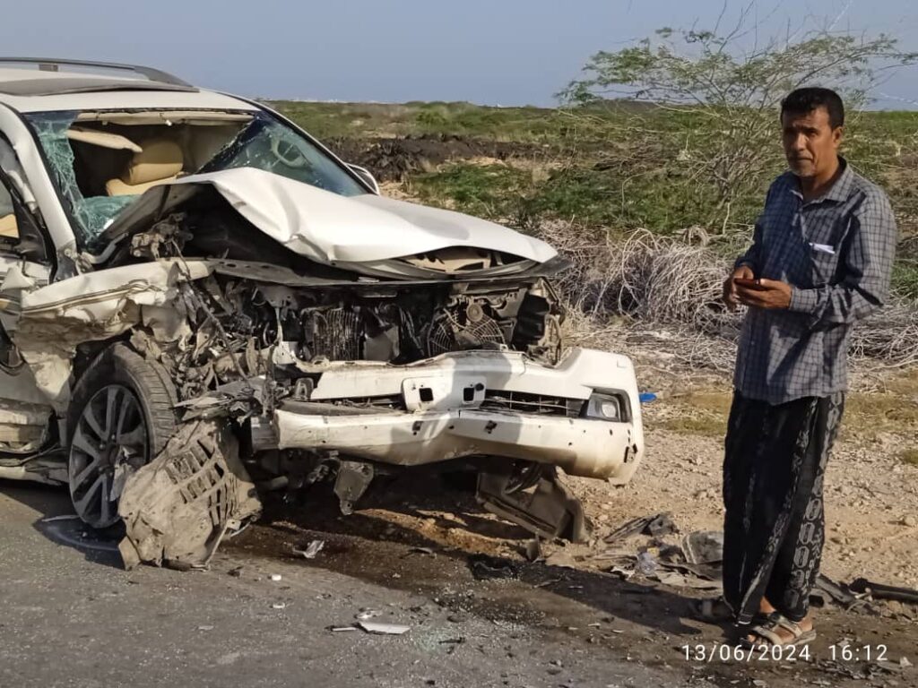 "شاهد بالصور" .. حادث مروري مروع يودي بحياة شخصين واصابة 7 اخرين في مديرية الريدة وقصيعر بحضرموت "شاهد بالصور" .. حادث مروري مروع يودي بحياة شخصين واصابة 7 اخرين في مديرية الريدة وقصيعر بحضرموت