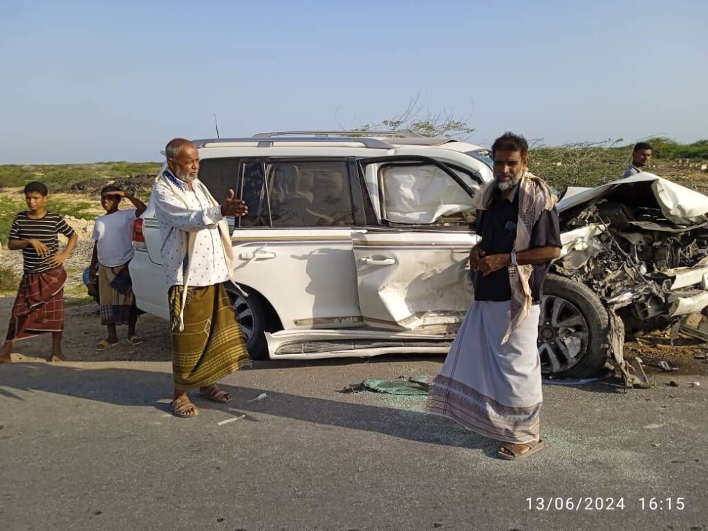 "شاهد بالصور" .. حادث مروري مروع يودي بحياة شخصين واصابة 7 اخرين في مديرية الريدة وقصيعر بحضرموت "شاهد بالصور" .. حادث مروري مروع يودي بحياة شخصين واصابة 7 اخرين في مديرية الريدة وقصيعر بحضرموت