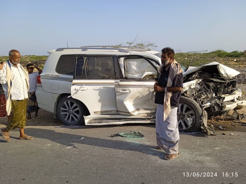 "شاهد بالصور" .. حادث مروري مروع يودي بحياة شخصين واصابة 7 اخرين في مديرية الريدة وقصيعر بحضرموت "شاهد بالصور" .. حادث مروري مروع يودي بحياة شخصين واصابة 7 اخرين في مديرية الريدة وقصيعر بحضرموت