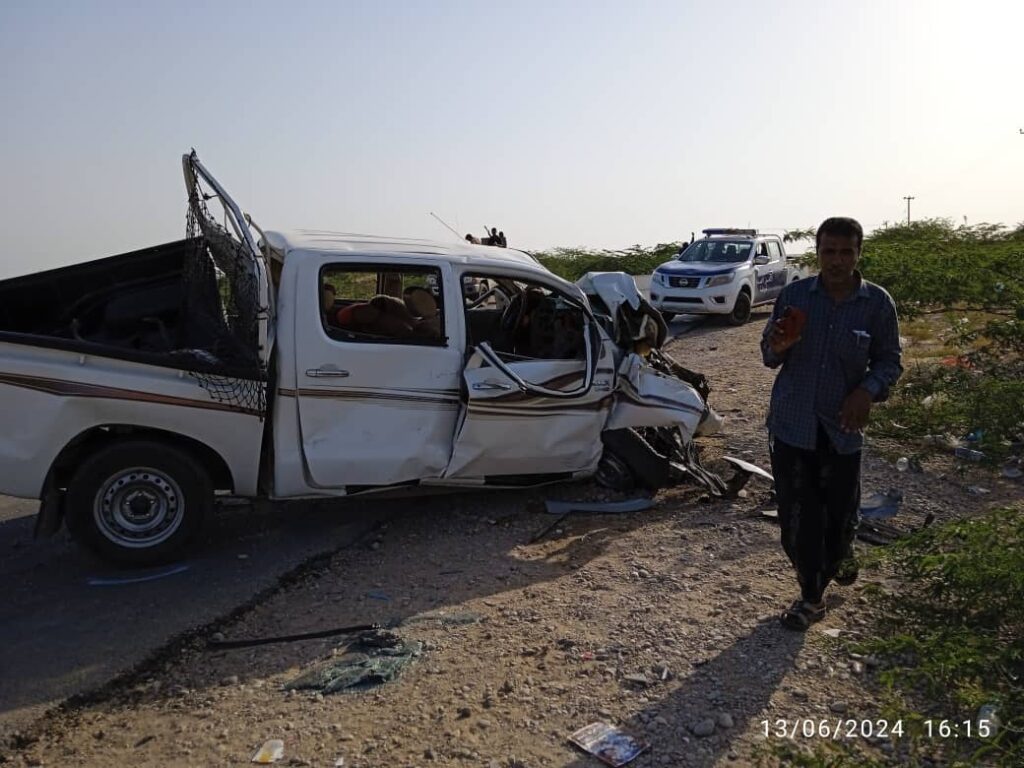 "شاهد بالصور" .. حادث مروري مروع يودي بحياة شخصين واصابة 7 اخرين في مديرية الريدة وقصيعر بحضرموت "شاهد بالصور" .. حادث مروري مروع يودي بحياة شخصين واصابة 7 اخرين في مديرية الريدة وقصيعر بحضرموت