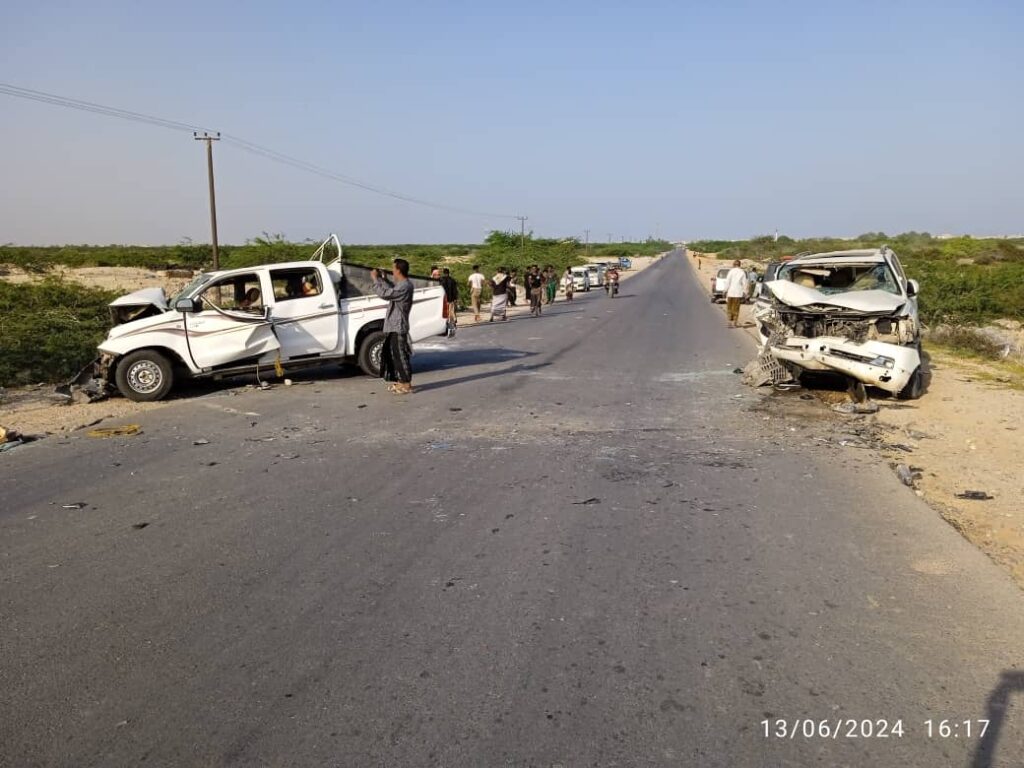 "شاهد بالصور" .. حادث مروري مروع يودي بحياة شخصين واصابة 7 اخرين في مديرية الريدة وقصيعر بحضرموت "شاهد بالصور" .. حادث مروري مروع يودي بحياة شخصين واصابة 7 اخرين في مديرية الريدة وقصيعر بحضرموت