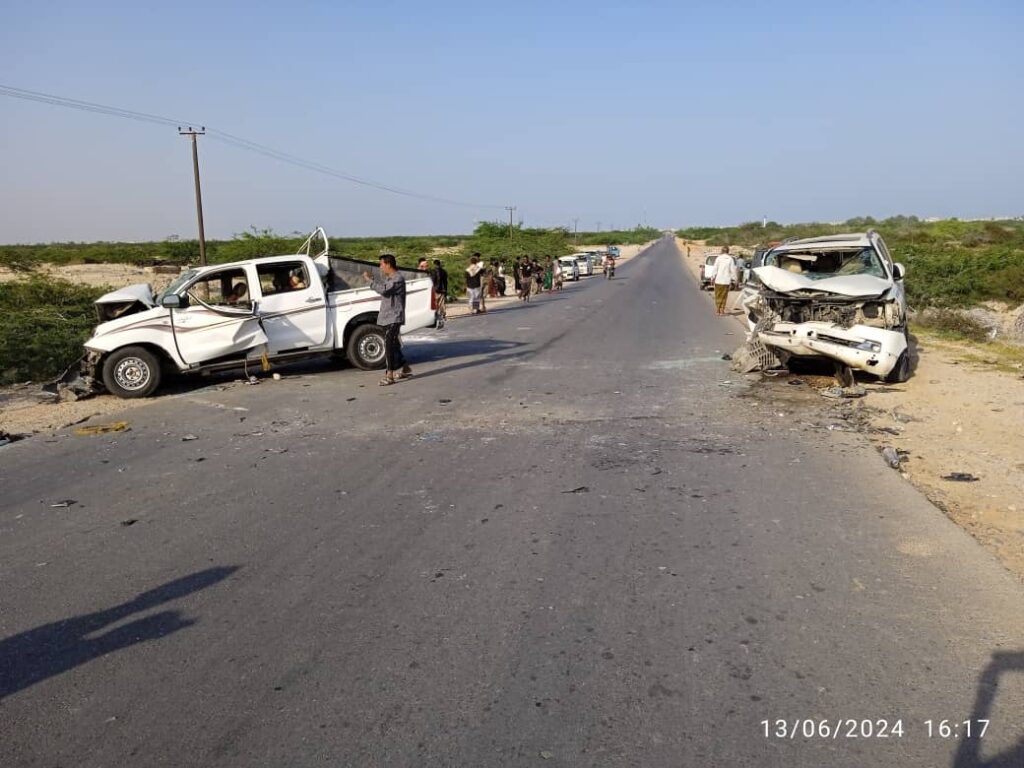 "شاهد بالصور" .. حادث مروري مروع يودي بحياة شخصين واصابة 7 اخرين في مديرية الريدة وقصيعر بحضرموت "شاهد بالصور" .. حادث مروري مروع يودي بحياة شخصين واصابة 7 اخرين في مديرية الريدة وقصيعر بحضرموت