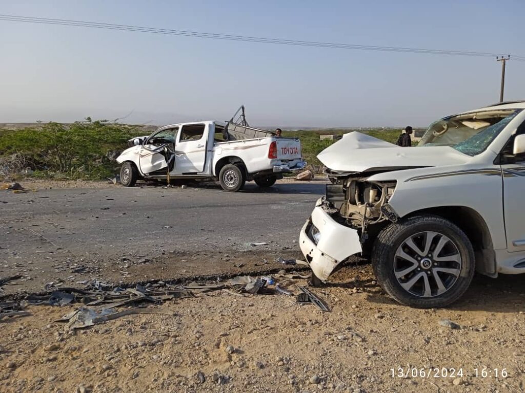 "شاهد بالصور" .. حادث مروري مروع يودي بحياة شخصين واصابة 7 اخرين في مديرية الريدة وقصيعر بحضرموت "شاهد بالصور" .. حادث مروري مروع يودي بحياة شخصين واصابة 7 اخرين في مديرية الريدة وقصيعر بحضرموت