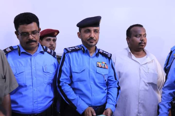 تدشين العمل في مركز الإصدار الآلي بإدارة شرطة السير بمديرية القطن تدشين العمل في مركز الإصدار الآلي بإدارة شرطة السير بمديرية القطن
