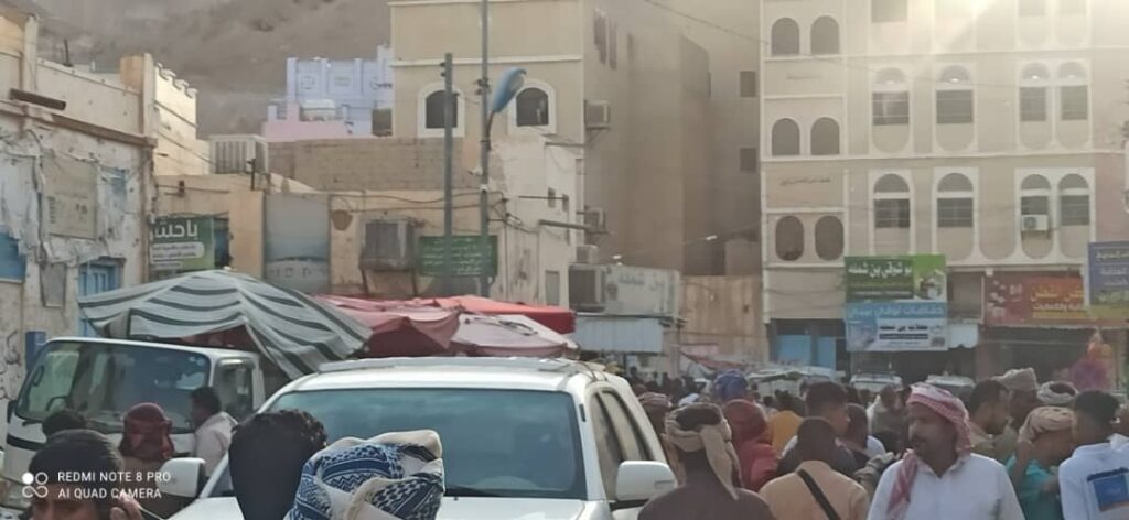 رغم المعاناة والظروف القاسية رسم الفرحة على وجوه أهالي وادي حضرموت واجواء رمضانية تخيم على مدينة القطن بيوم عرفة "شاهد الصور" رغم المعاناة والظروف القاسية رسم الفرحة على وجوه أهالي وادي حضرموت واجواء رمضانية تخيم على مدينة القطن بيوم عرفة "شاهد الصور"