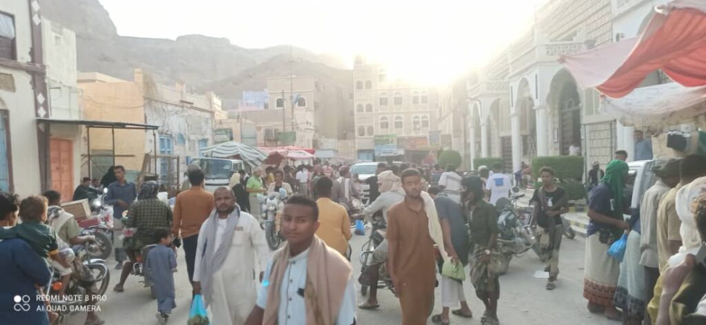 رغم المعاناة والظروف القاسية رسم الفرحة على وجوه أهالي وادي حضرموت واجواء رمضانية تخيم على مدينة القطن بيوم عرفة "شاهد الصور" رغم المعاناة والظروف القاسية رسم الفرحة على وجوه أهالي وادي حضرموت واجواء رمضانية تخيم على مدينة القطن بيوم عرفة "شاهد الصور"