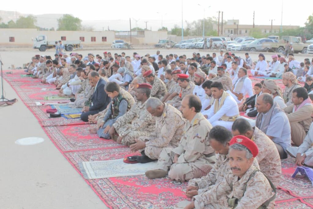 اللواء صالح طيمس يؤدي صلاة عيد الاضحى ويزور قيادة تحالف دعم الشرعية اللواء صالح طيمس يؤدي صلاة عيد الاضحى ويزور قيادة تحالف دعم الشرعية