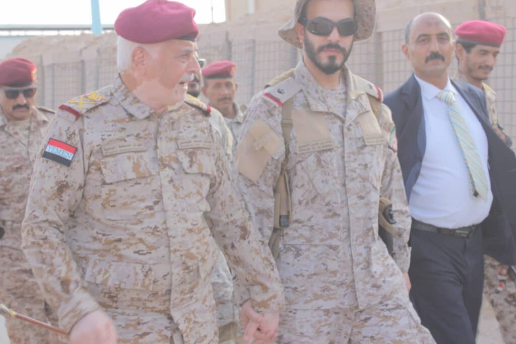 اللواء صالح طيمس يؤدي صلاة عيد الاضحى ويزور قيادة تحالف دعم الشرعية اللواء صالح طيمس يؤدي صلاة عيد الاضحى ويزور قيادة تحالف دعم الشرعية