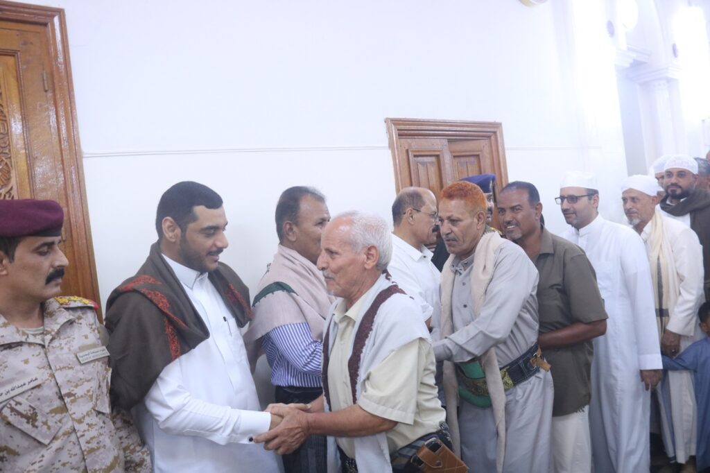 القاضي العامري يؤدي صلاة عيد الاضحى ويتبادل التهاني مع القيادة السياسية والأمنية والعسكرية وجموع المصلين بجامع سيئون القاضي العامري يؤدي صلاة عيد الاضحى ويتبادل التهاني مع القيادة السياسية والأمنية والعسكرية وجموع المصلين بجامع سيئون