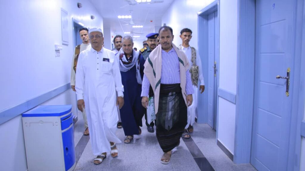 الوكيل العامري يؤدي صلاة عيد الأضحى المبارك مع جموع المصلين في مسجد جامع سيئون ويزور قيادة التحالف العربي والمرضى بهيئة ممستشفى سيئون العام وإذاعة سيئون الوكيل العامري يؤدي صلاة عيد الأضحى المبارك مع جموع المصلين في مسجد جامع سيئون ويزور قيادة التحالف العربي والمرضى بهيئة ممستشفى سيئون العام وإذاعة سيئون