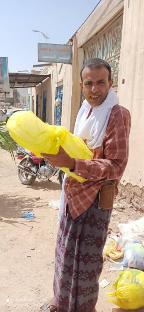 ابناء وادي حضرموت يشترون الثلج من مديريات ساحل حضرموت .. أزمة خانقة في الثلج والمياه الباردة نتيجة انقطاع التيار الكهربائي عن مديريات وادي حضرموت لساعات طويلة ابناء وادي حضرموت يشترون الثلج من مديريات ساحل حضرموت .. أزمة خانقة في الثلج والمياه الباردة نتيجة انقطاع التيار الكهربائي عن مديريات وادي حضرموت لساعات طويلة