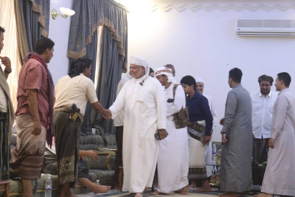 وزير التربية والتعليم العكبري: الشيخ يحيى باجري شخصية سياسية واجتماعية تحضى باحترام الجميع وزير التربية والتعليم العكبري: الشيخ يحيى باجري شخصية سياسية واجتماعية تحضى باحترام الجميع